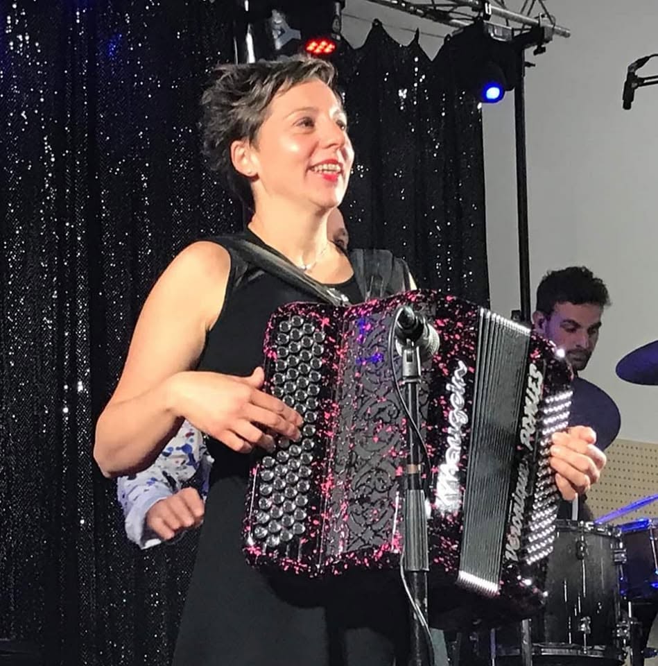 URGENT : l'orchestre de Véronique Pomiès est à la recherche d’un musicien (batteur chanteur) pour le mois de septembre.